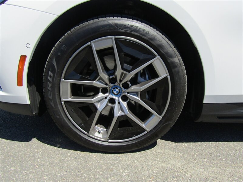 2025 BMW i5 AWD,PREM PKG,TECH PKG,HUD,SILVER CERTIFIED - Photo 35 - Haddon Twp, NJ 08107