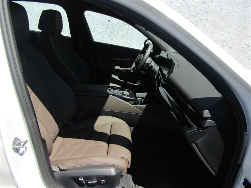 2025 BMW i5 AWD,PREM PKG,TECH PKG,HUD,SILVER CERTIFIED - Photo 20 - Haddon Twp, NJ 08107