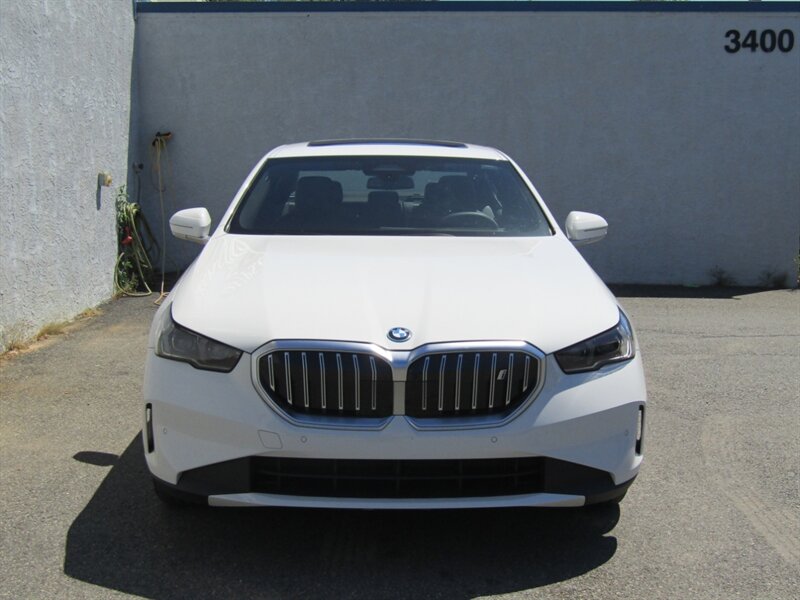 2025 BMW i5 AWD,PREM PKG,TECH PKG,HUD,SILVER CERTIFIED - Photo 3 - Haddon Twp, NJ 08107