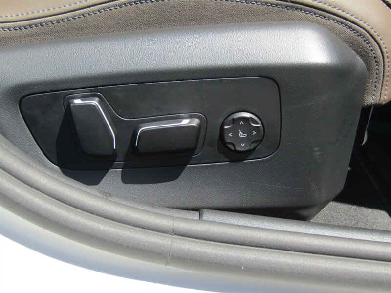 2025 BMW i5 AWD,PREM PKG,TECH PKG,HUD,SILVER CERTIFIED - Photo 21 - Haddon Twp, NJ 08107