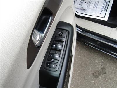2021 Chrysler Voyager LXI,LEATHER,PWR PKG,CONV PKG,RVC,SILVER CERTIFIED   - Photo 8 - Haddon Twp, NJ 08107
