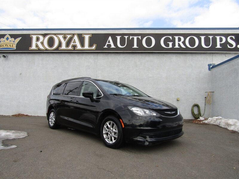 2021 Chrysler Voyager LXI,LEATHER,PWR PKG,CONV PKG,RVC,SILVER CERTIFIED   - Photo 1 - Haddon Twp, NJ 08107