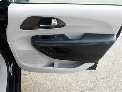 2021 Chrysler Voyager LXI,LEATHER,PWR PKG,CONV PKG,RVC,SILVER CERTIFIED   - Photo 15 - Haddon Twp, NJ 08107