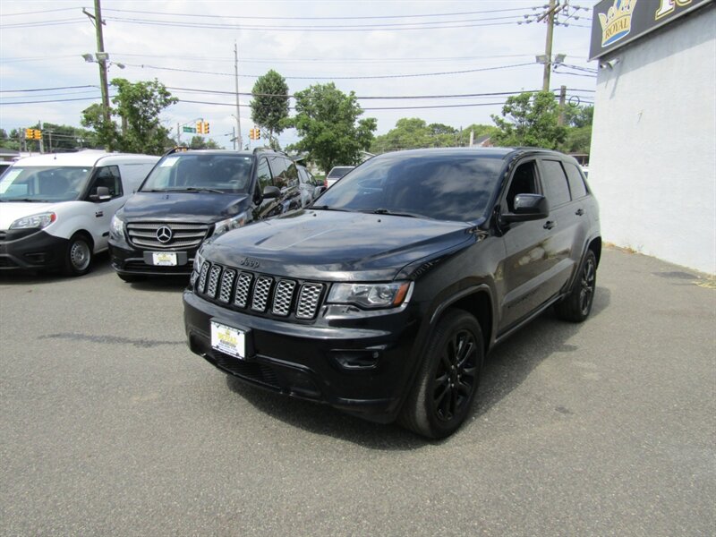 2017 Jeep Grand Cherokee AWD,NAV,PREM PKG,PANO ROOF,RVC.SILVER CERTIFIED - Photo 3 - Haddon Twp, NJ 08107