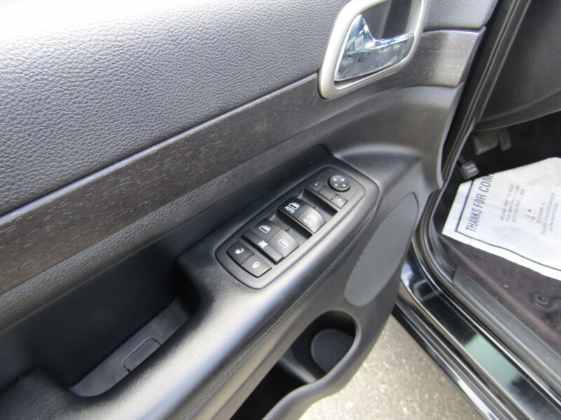 2017 Jeep Grand Cherokee AWD,NAV,PREM PKG,PANO ROOF,RVC.SILVER CERTIFIED - Photo 34 - Haddon Twp, NJ 08107