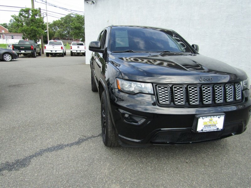 2017 Jeep Grand Cherokee AWD,NAV,PREM PKG,PANO ROOF,RVC.SILVER CERTIFIED - Photo 18 - Haddon Twp, NJ 08107