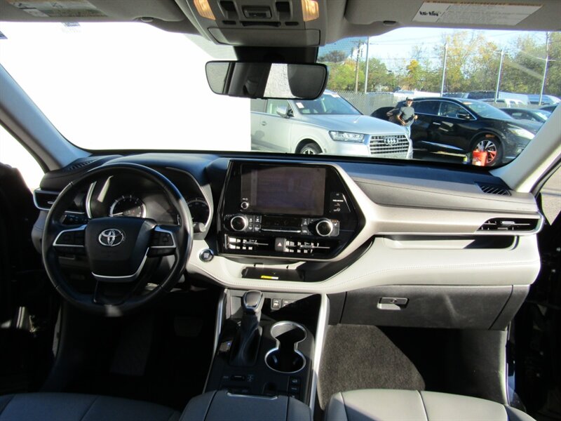 2023 Toyota Highlander XLE   - Photo 56 - Haddon Twp, NJ 08107