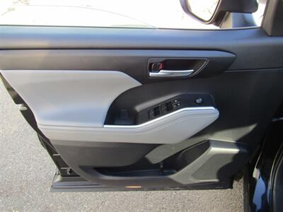2023 Toyota Highlander XLE   - Photo 32 - Haddon Twp, NJ 08107