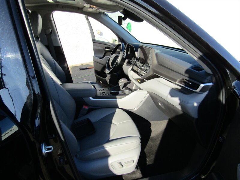 2023 Toyota Highlander XLE   - Photo 41 - Haddon Twp, NJ 08107