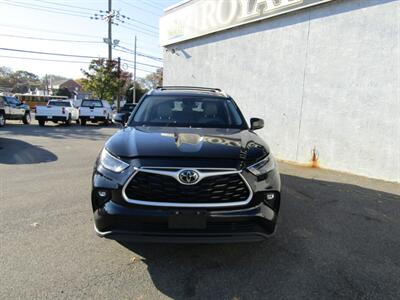 2023 Toyota Highlander XLE   - Photo 2 - Haddon Twp, NJ 08107
