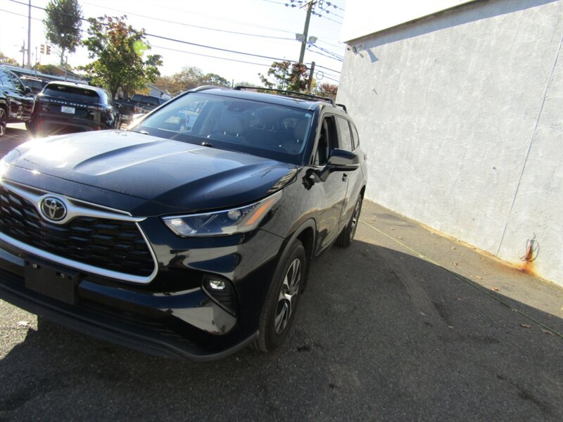 2023 Toyota Highlander XLE   - Photo 20 - Haddon Twp, NJ 08107