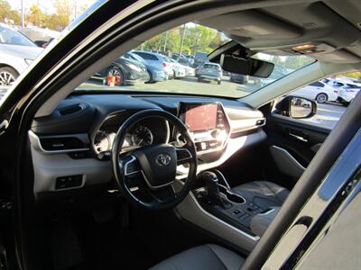2023 Toyota Highlander XLE   - Photo 36 - Haddon Twp, NJ 08107