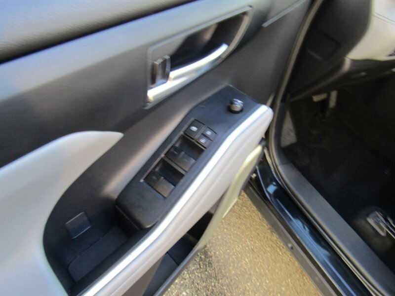 2023 Toyota Highlander XLE   - Photo 33 - Haddon Twp, NJ 08107