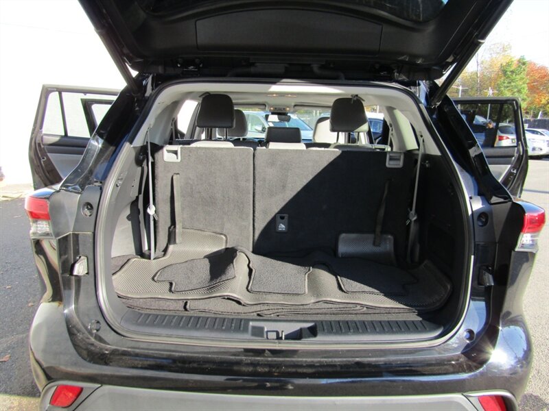 2023 Toyota Highlander XLE   - Photo 47 - Haddon Twp, NJ 08107