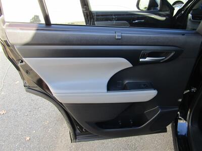 2023 Toyota Highlander XLE   - Photo 37 - Haddon Twp, NJ 08107