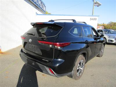 2023 Toyota Highlander XLE   - Photo 7 - Haddon Twp, NJ 08107