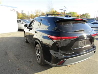 2023 Toyota Highlander XLE   - Photo 5 - Haddon Twp, NJ 08107