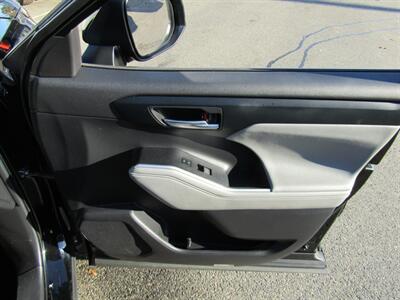 2023 Toyota Highlander XLE   - Photo 43 - Haddon Twp, NJ 08107