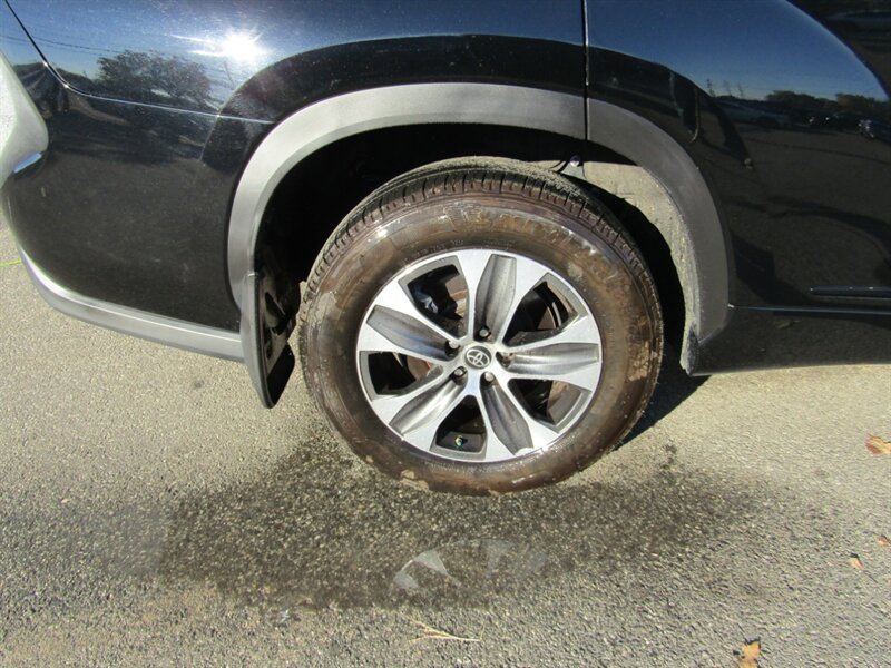 2023 Toyota Highlander XLE   - Photo 16 - Haddon Twp, NJ 08107