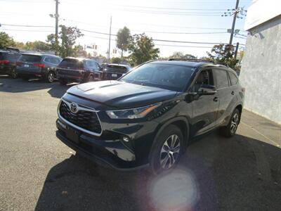 2023 Toyota Highlander XLE   - Photo 3 - Haddon Twp, NJ 08107