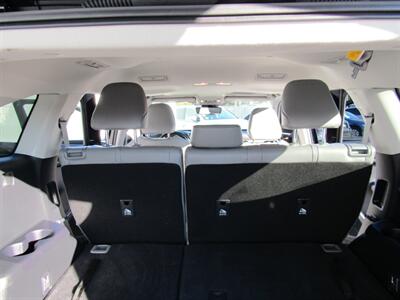 2023 Toyota Highlander XLE   - Photo 52 - Haddon Twp, NJ 08107