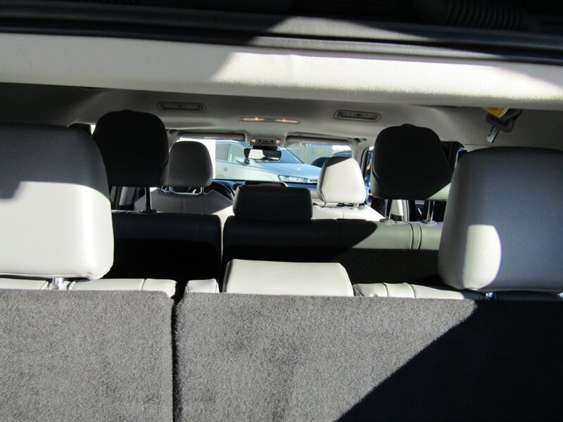 2023 Toyota Highlander XLE   - Photo 48 - Haddon Twp, NJ 08107