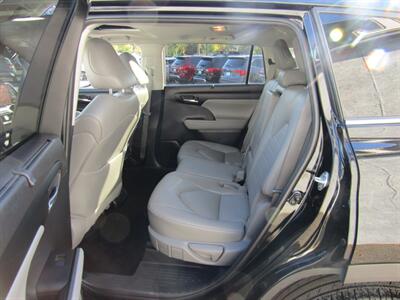 2023 Toyota Highlander XLE   - Photo 38 - Haddon Twp, NJ 08107