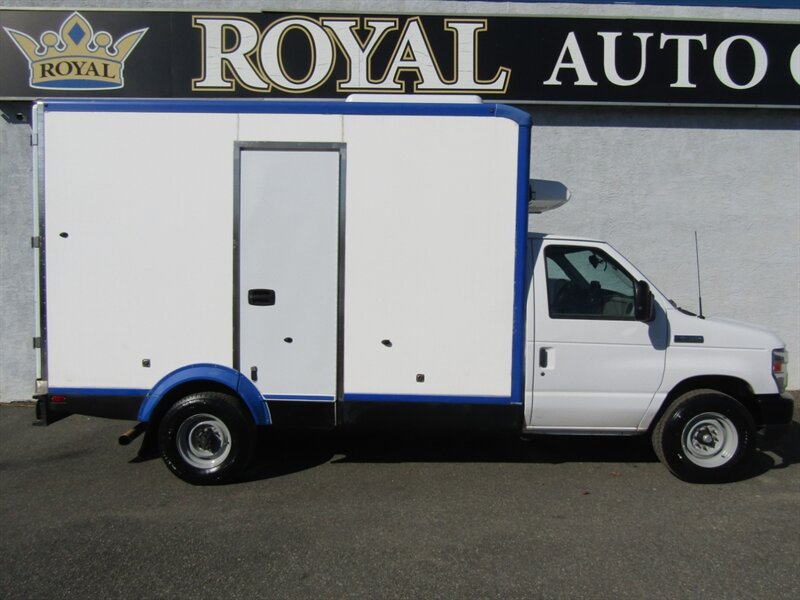 2023 Ford E-350 SD - Photo 2 - Haddon Twp, NJ 08107