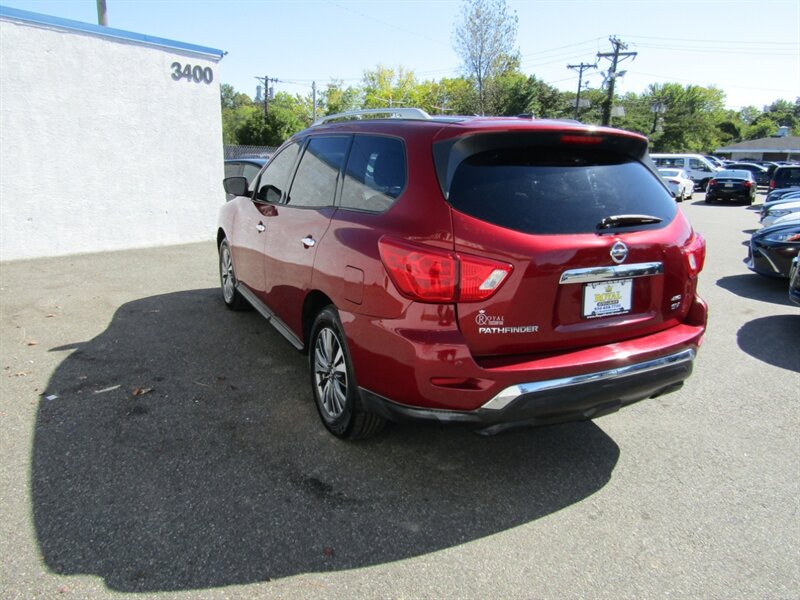 2018 Nissan Pathfinder SV photo 3