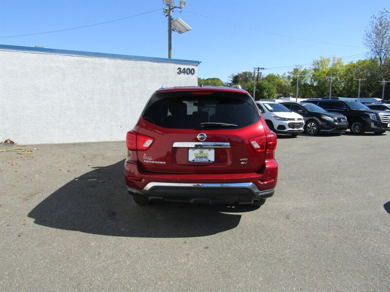 2018 Nissan Pathfinder SV photo 4