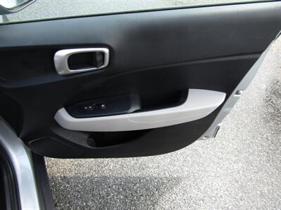 2020 Hyundai VENUE SEL,TECH PKG,CONV PKG,RVC,SILVER CERTIFIED   - Photo 37 - Haddon Twp, NJ 08107
