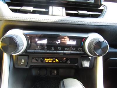 2019 Toyota RAV4 LE AWD,CONV PKG,PWR PKG RVC,SILVER CERTIFIED - Photo 32 - Haddon Twp, NJ 08107