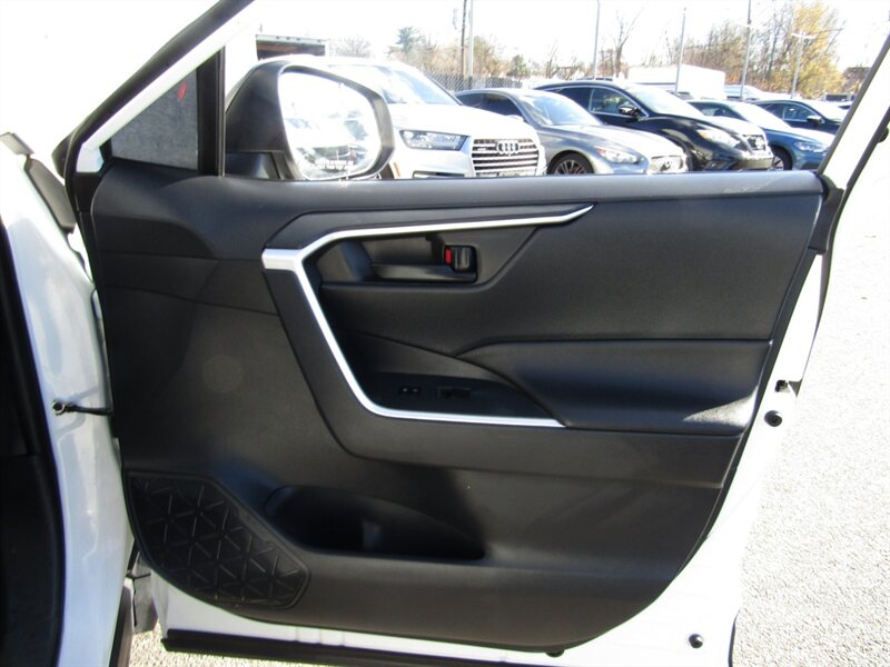 2019 Toyota RAV4 LE AWD,CONV PKG,PWR PKG RVC,SILVER CERTIFIED - Photo 24 - Haddon Twp, NJ 08107