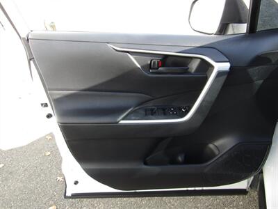 2019 Toyota RAV4 LE AWD,CONV PKG,PWR PKG RVC,SILVER CERTIFIED - Photo 14 - Haddon Twp, NJ 08107