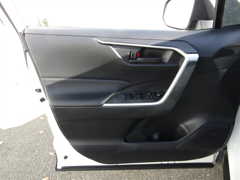2019 Toyota RAV4 LE AWD,CONV PKG,PWR PKG RVC,SILVER CERTIFIED - Photo 14 - Haddon Twp, NJ 08107