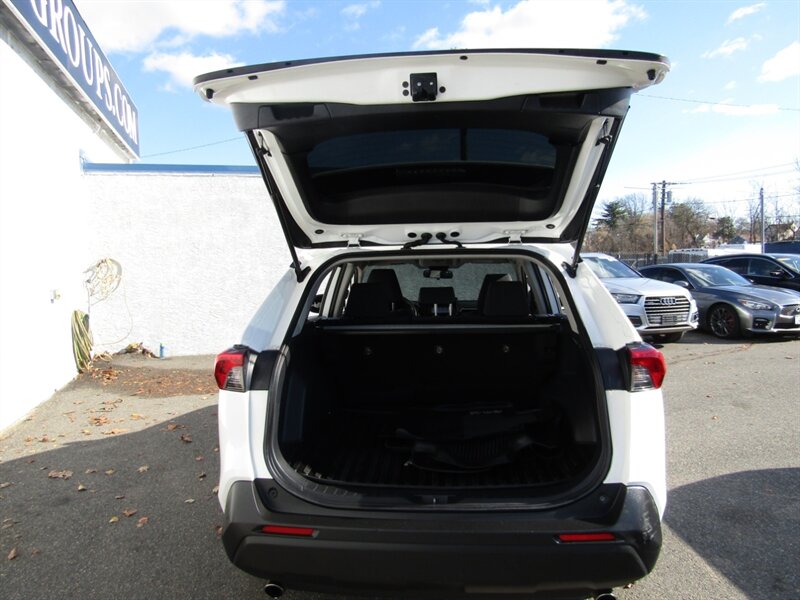 2019 Toyota RAV4 LE AWD,CONV PKG,PWR PKG RVC,SILVER CERTIFIED - Photo 19 - Haddon Twp, NJ 08107