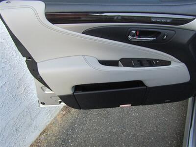 2013 Lexus LS NAV,COMFORT PKG,ALL WEATHER PKG,SILVER CERTIFIED - Photo 9 - Haddon Twp, NJ 08107