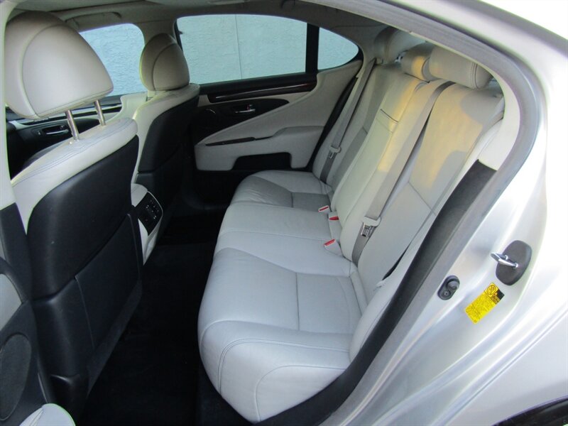 2013 Lexus LS NAV,COMFORT PKG,ALL WEATHER PKG,SILVER CERTIFIED - Photo 14 - Haddon Twp, NJ 08107