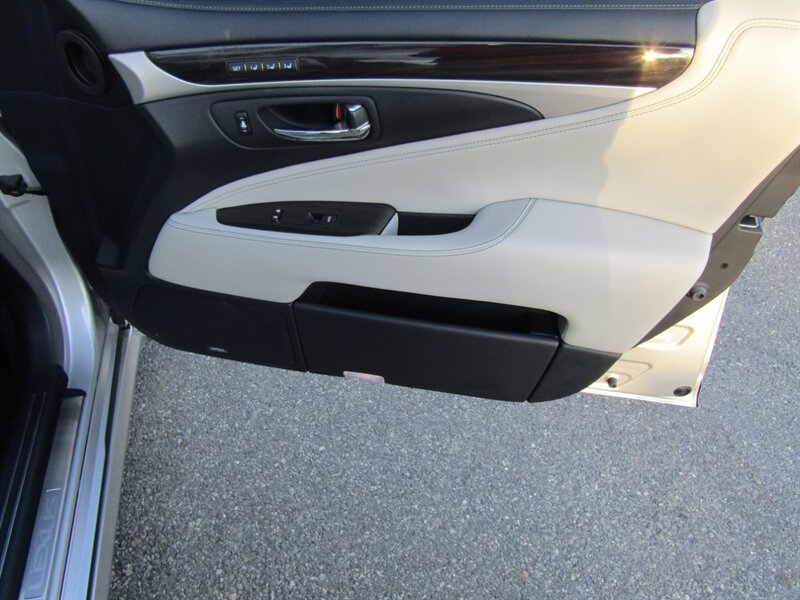 2013 Lexus LS NAV,COMFORT PKG,ALL WEATHER PKG,SILVER CERTIFIED - Photo 21 - Haddon Twp, NJ 08107
