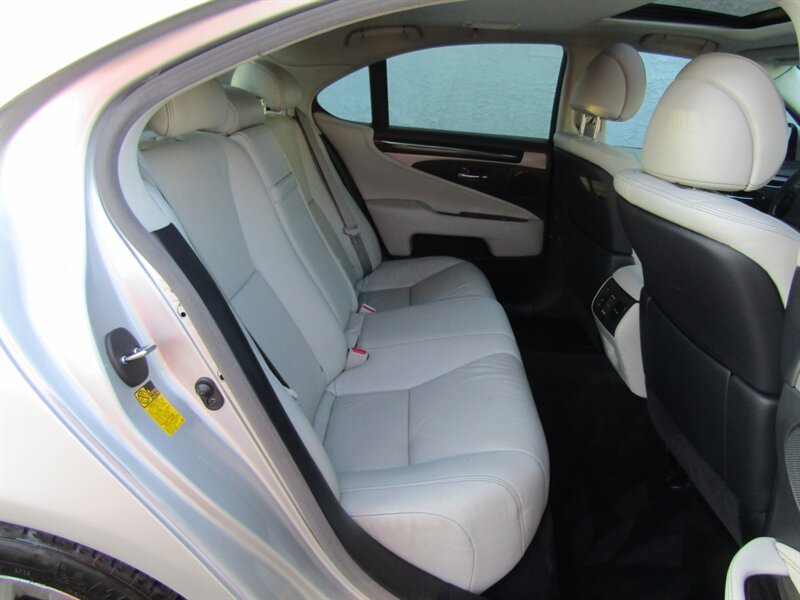 2013 Lexus LS NAV,COMFORT PKG,ALL WEATHER PKG,SILVER CERTIFIED - Photo 17 - Haddon Twp, NJ 08107