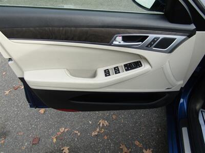 2015 Hyundai Genesis AWD,ULTIMATE SIGNATURE TECH PKG,,SILVER CERTIFIED - Photo 13 - Haddon Twp, NJ 08107