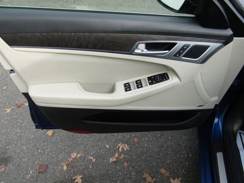 2015 Hyundai Genesis AWD,ULTIMATE SIGNATURE TECH PKG,,SILVER CERTIFIED - Photo 13 - Haddon Twp, NJ 08107