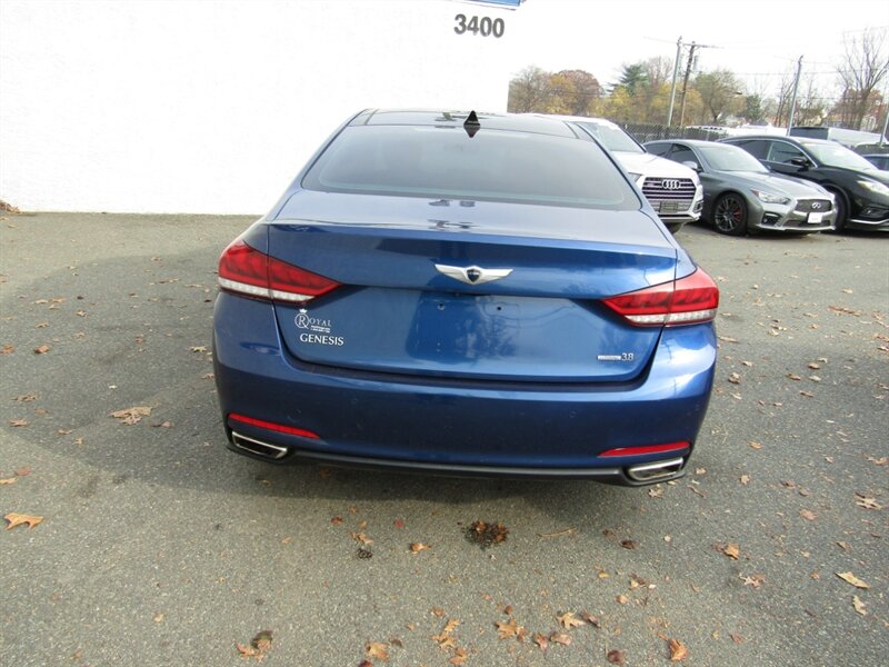 2015 Hyundai Genesis Ultimate photo 3