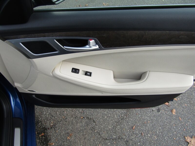 2015 Hyundai Genesis AWD,ULTIMATE SIGNATURE TECH PKG,,SILVER CERTIFIED - Photo 25 - Haddon Twp, NJ 08107
