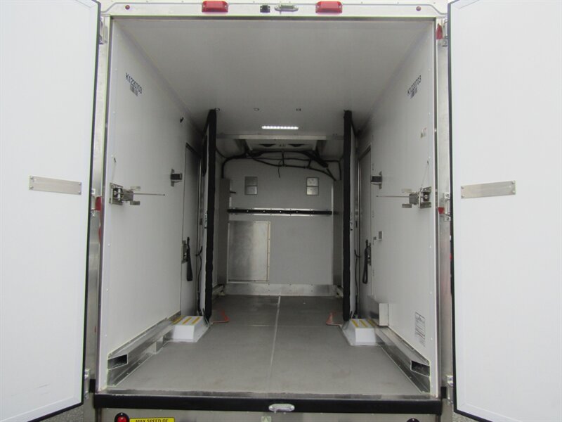 2023 Ford E-Series REFRIGERATED/FREEZER BOX – THERMO KING V320 ELECTRIC STANDBY - Photo 11 - Haddon Twp, NJ 08107