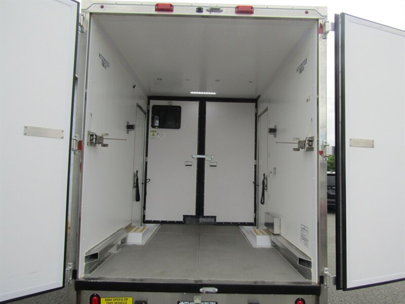2023 Ford E-Series REFRIGERATED/FREEZER BOX – THERMO KING V320 ELECTRIC STANDBY - Photo 12 - Haddon Twp, NJ 08107