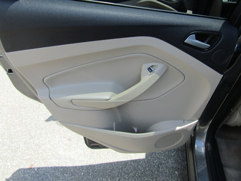 2014 Ford Escape AWD,NAV,PREM PKG,COMFORT PKG,SILVER CERTIFIED - Photo 37 - Haddon Twp, NJ 08107