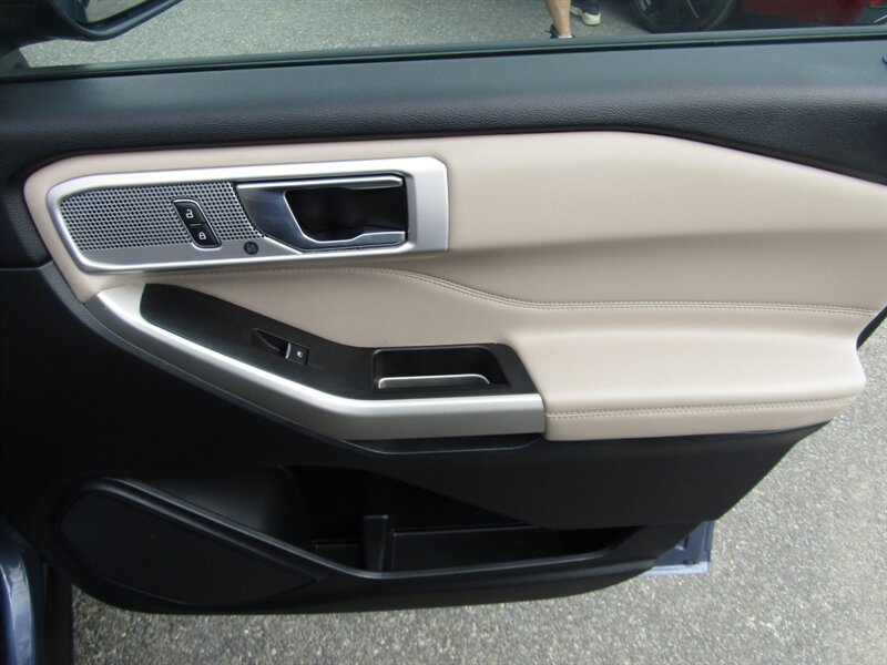 2021 Ford Explorer Hybrid Limited photo 41