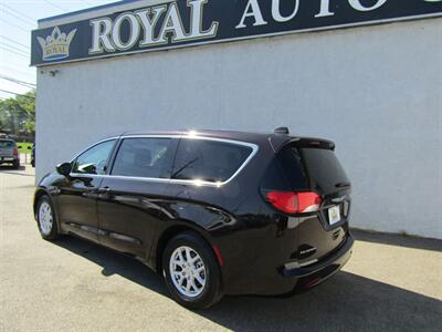 2017 Chrysler Pacifica Touring   - Photo 6 - Haddon Twp, NJ 08107