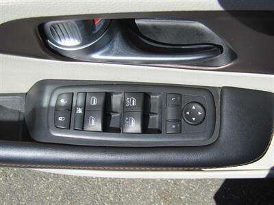 2017 Chrysler Pacifica Touring   - Photo 12 - Haddon Twp, NJ 08107